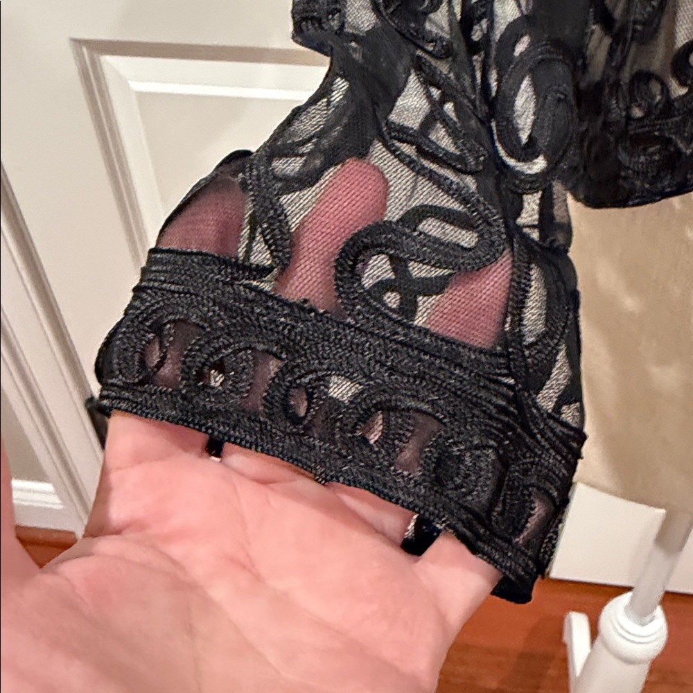 Elegant Black Sheer Lace bolero - Picture 3 of 5